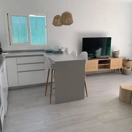 Renovated 2 Bedroom Bungalow In Playa Del Ingles בית נופש